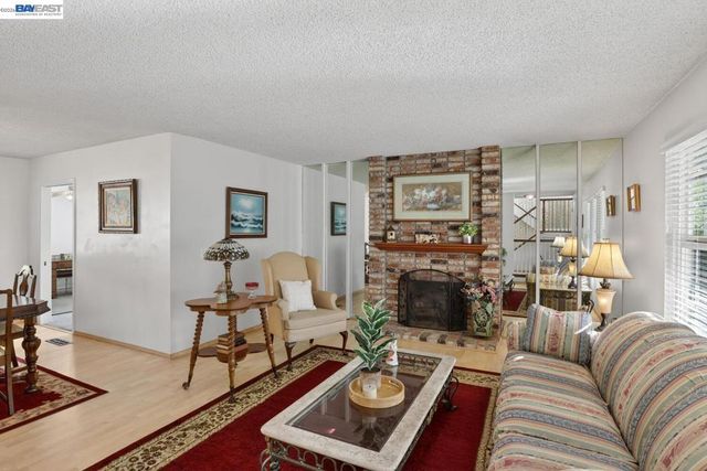 5827 5827 Cold Water Drive, Castro Valley, CA 94552