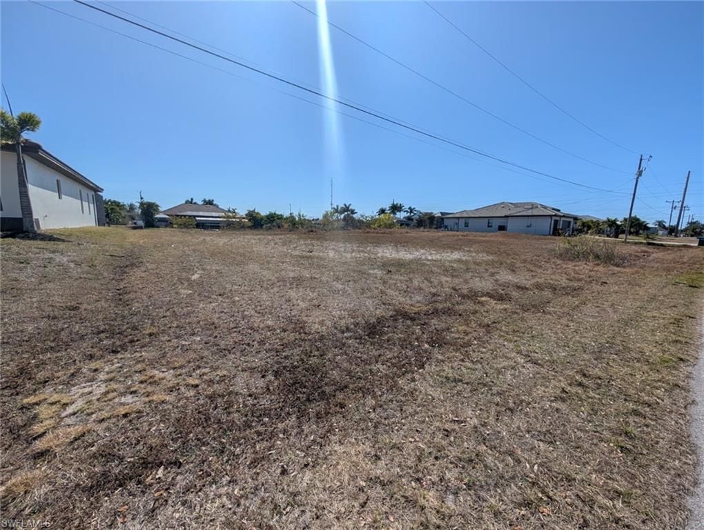 Image 5 of property listing at 1910 SW 30th TER, Cape Coral, FL 33914