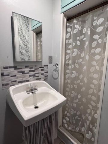 315 E Slosson Avenue, Reed City, MI 49677