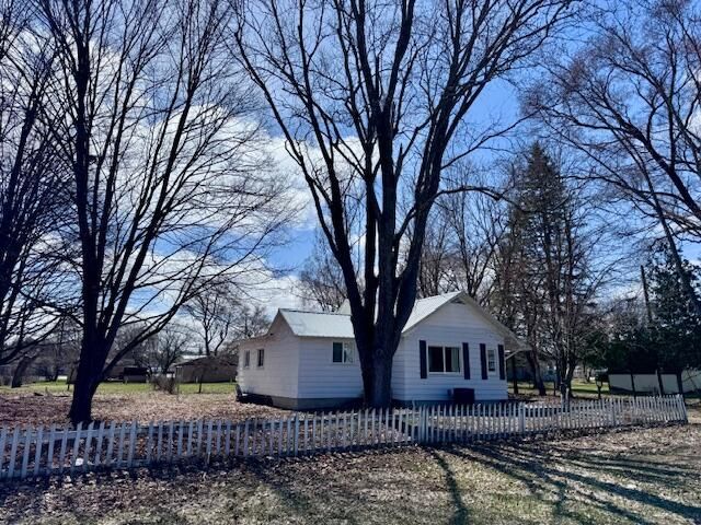 315 E Slosson Avenue, Reed City, MI 49677