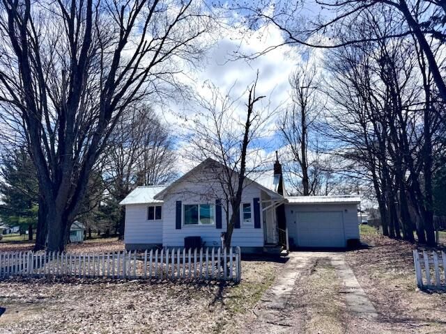 315 E Slosson Avenue, Reed City, MI 49677