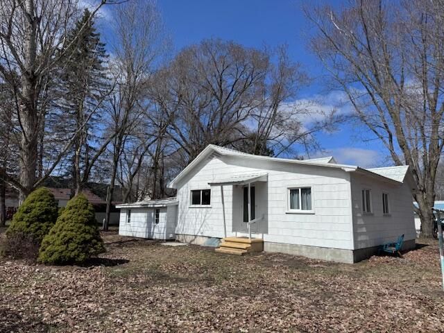 315 E Slosson Avenue, Reed City, MI 49677
