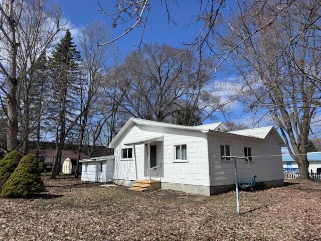 315 E Slosson Avenue, Reed City, MI 49677