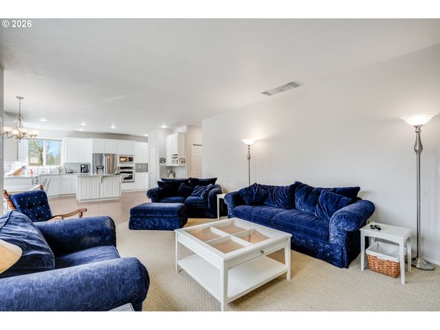 312 Nw Pacific Grove Dr, Beaverton, OR 97006