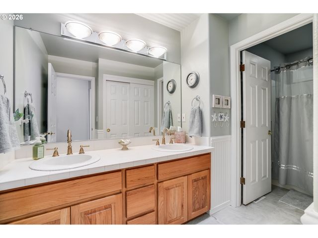 312 Nw Pacific Grove Dr, Beaverton, OR 97006