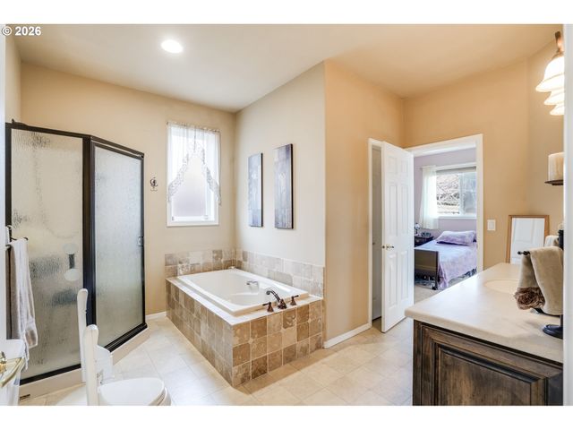 312 Nw Pacific Grove Dr, Beaverton, OR 97006