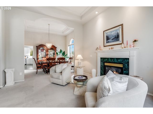 312 Nw Pacific Grove Dr, Beaverton, OR 97006