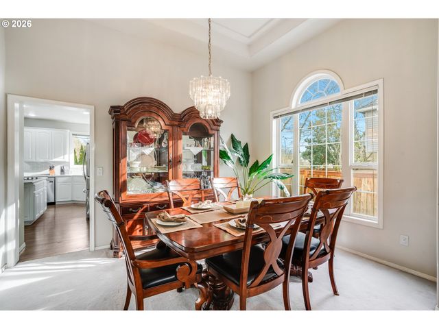 312 Nw Pacific Grove Dr, Beaverton, OR 97006