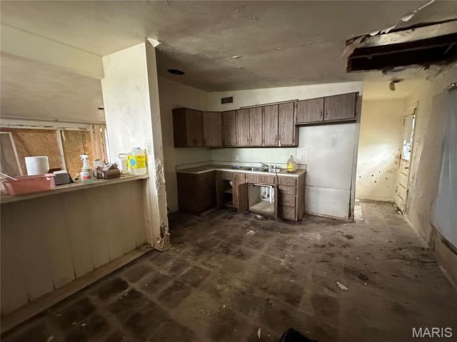 8428 Red Fir Drive, Berkeley, MO 63134