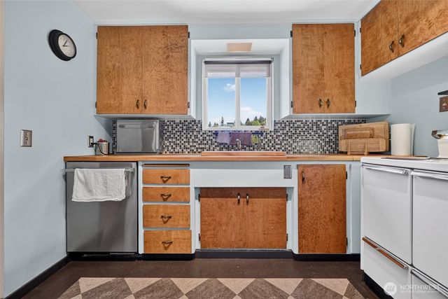 9219 26th Avenue SW, Seattle, WA 98106