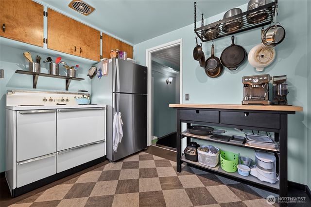 9219 26th Avenue SW, Seattle, WA 98106