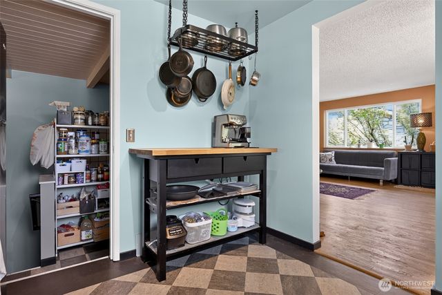 9219 26th Avenue SW, Seattle, WA 98106
