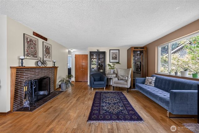9219 26th Avenue SW, Seattle, WA 98106