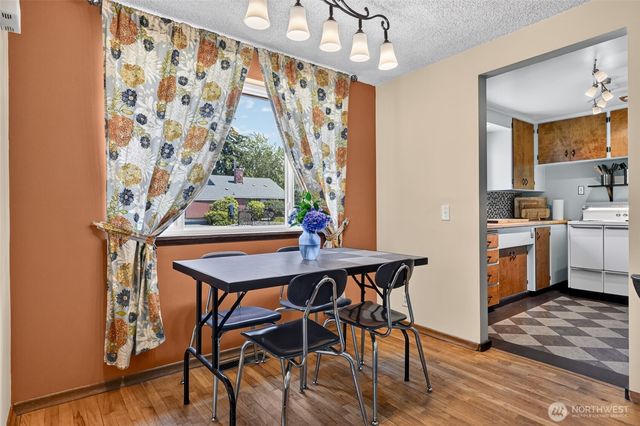 9219 26th Avenue SW, Seattle, WA 98106