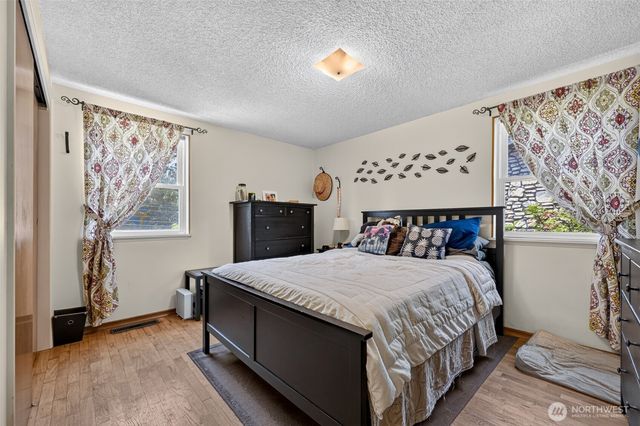 9219 26th Avenue SW, Seattle, WA 98106