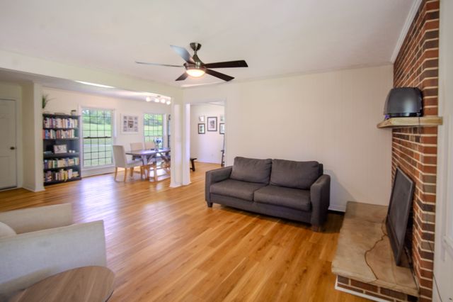 5027 Rocky Point Rd, Cookeville, TN 38506