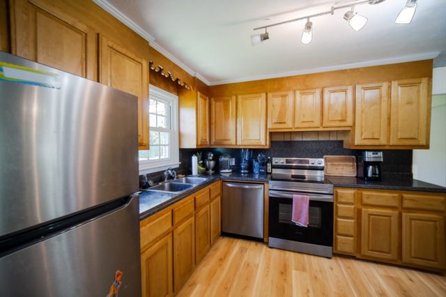 5027 Rocky Point Rd, Cookeville, TN 38506