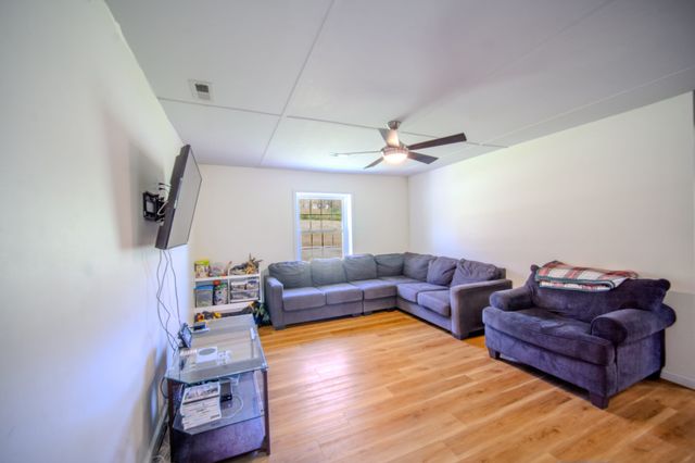 5027 Rocky Point Rd, Cookeville, TN 38506