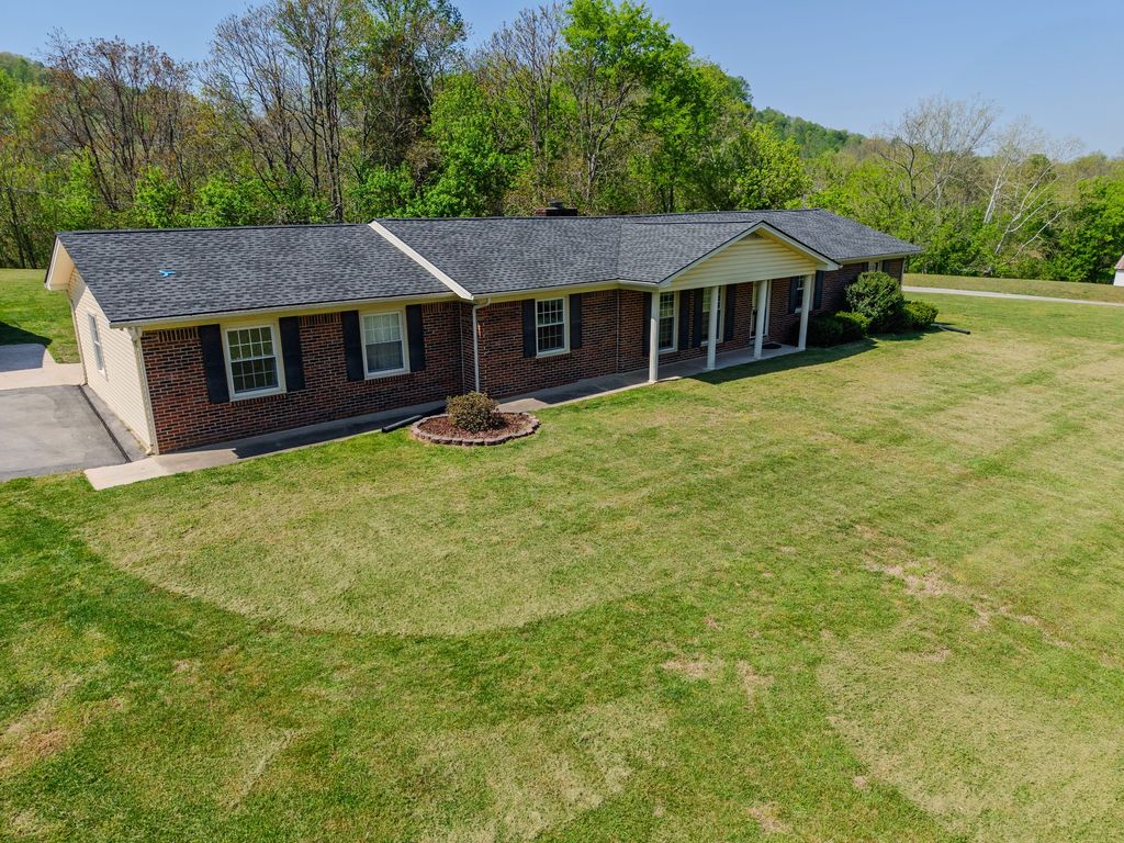 5027 Rocky Point Rd, Cookeville, TN 38506