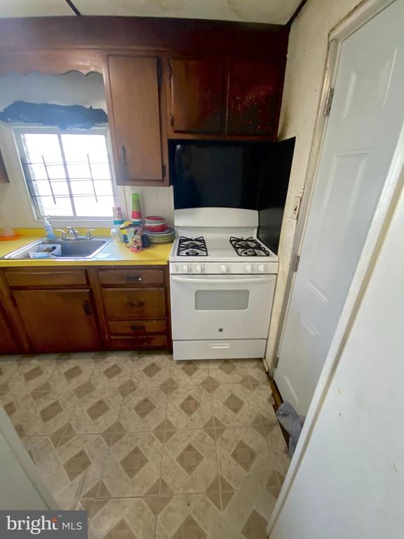 155 W WISHART ST, PHILADELPHIA, PA 19133 — photo 2