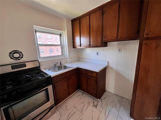 189 Drake Avenue 2C, New Rochelle, NY 10805