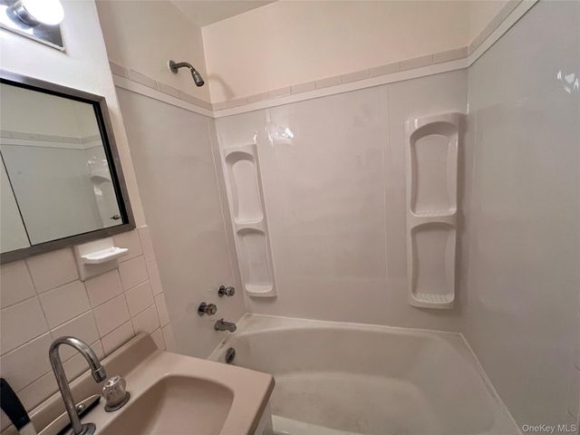 189 Drake Avenue 2C, New Rochelle, NY 10805