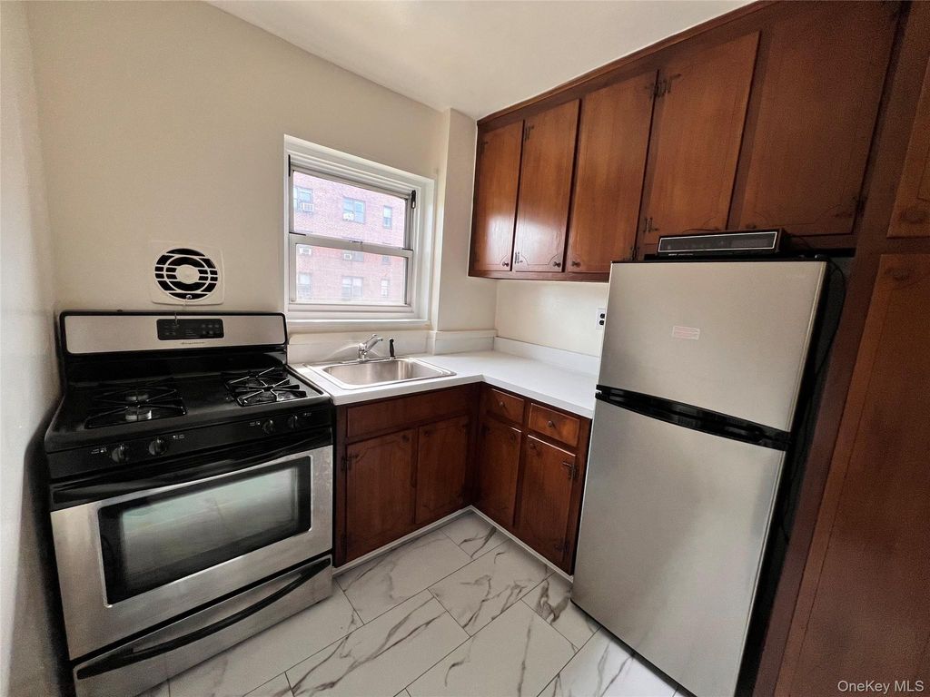 189 Drake Avenue 2C, New Rochelle, NY 10805 — photo 2