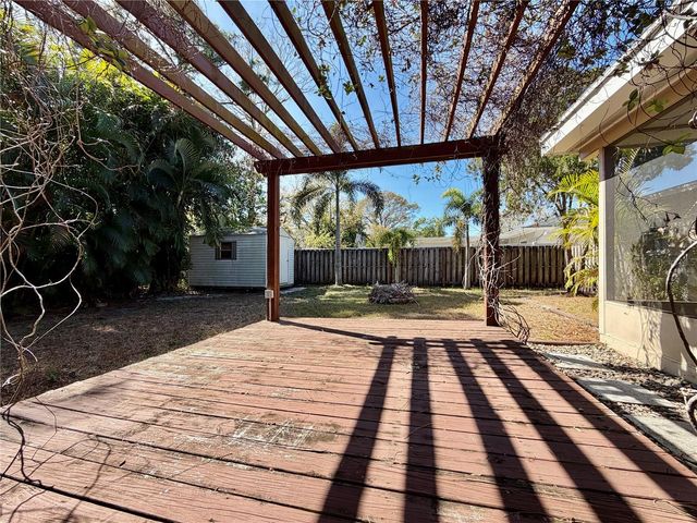 510 81ST AVENUE N, St Petersburg, FL 33702