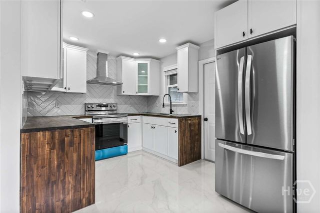 2102 Auburn Street, Savannah, GA 31404