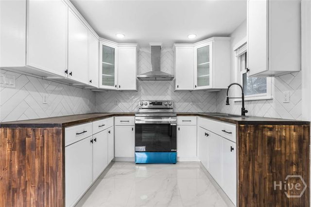 2102 Auburn Street, Savannah, GA 31404