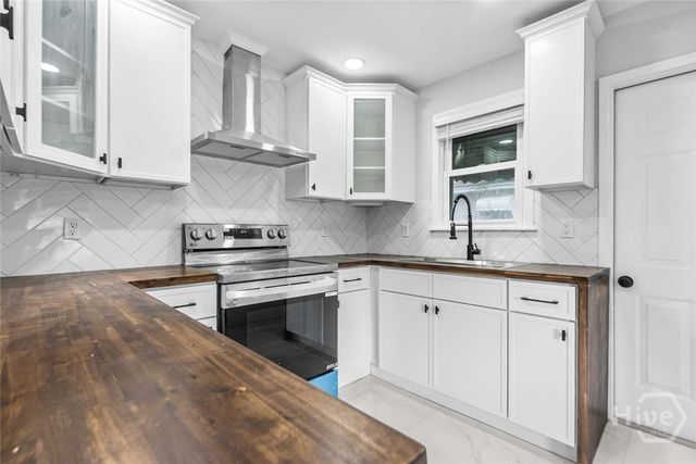 2102 Auburn Street, Savannah, GA 31404