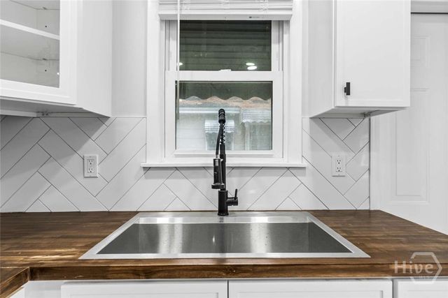 2102 Auburn Street, Savannah, GA 31404