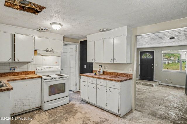 170 LESTER Drive, Orange Park, FL 32073