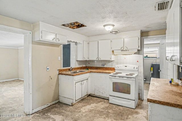 170 LESTER Drive, Orange Park, FL 32073