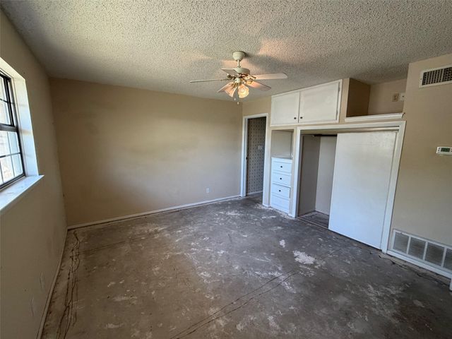 300 Poker Chip 12, Horseshoe Bay, TX 78657