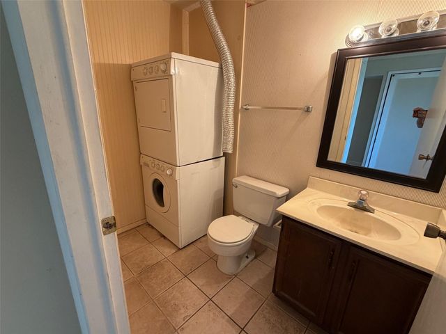 300 Poker Chip 12, Horseshoe Bay, TX 78657