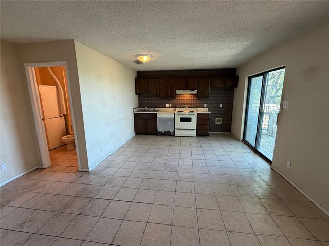 300 Poker Chip 12, Horseshoe Bay, TX 78657