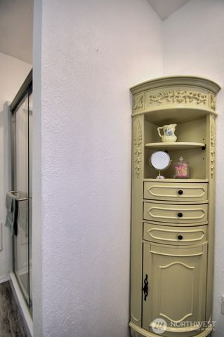 1296 Centralia Alpha Road, Chehalis, WA 98532