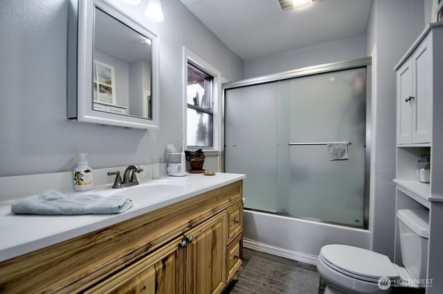 1296 Centralia Alpha Road, Chehalis, WA 98532