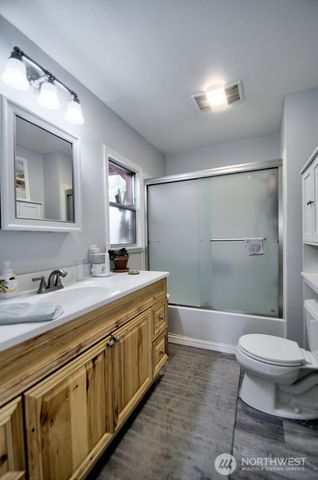 1296 Centralia Alpha Road, Chehalis, WA 98532