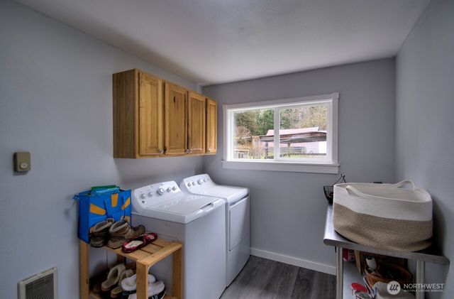 1296 Centralia Alpha Road, Chehalis, WA 98532