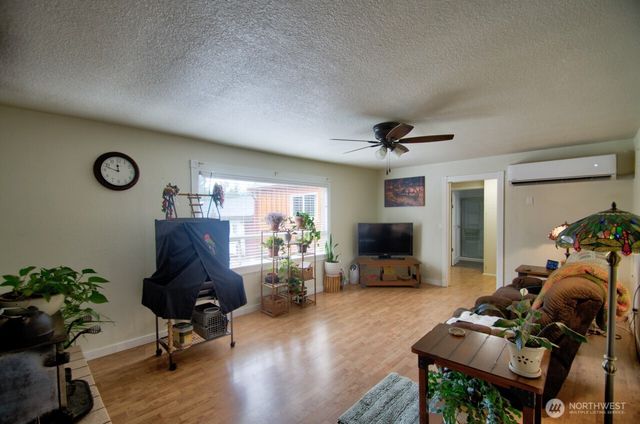 1296 Centralia Alpha Road, Chehalis, WA 98532