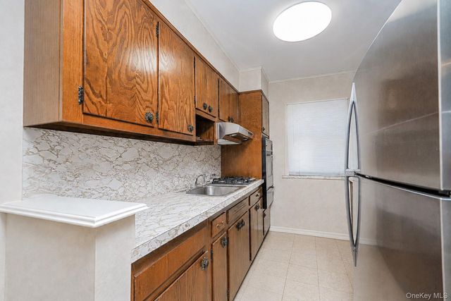 6617 10th Avenue, Brooklyn, NY 11219
