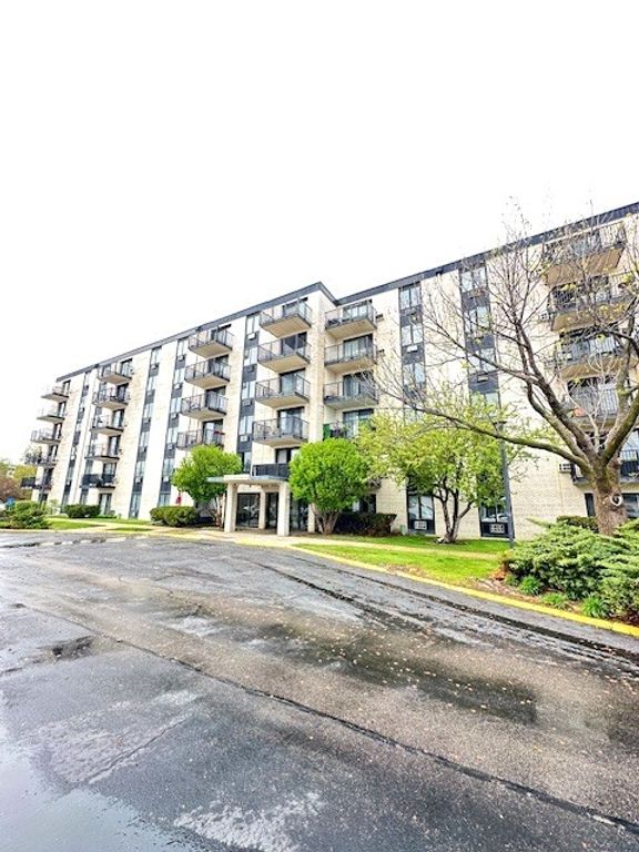 9128 W Terrace Drive 4F, Niles, IL 60714