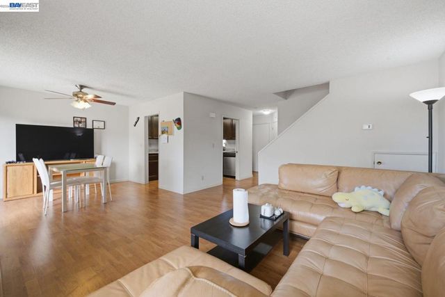 1701 Calais Ct, Hayward, CA 94541