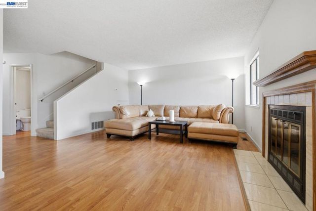1701 Calais Ct, Hayward, CA 94541