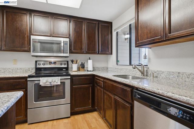 1701 Calais Ct, Hayward, CA 94541