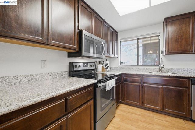 1701 Calais Ct, Hayward, CA 94541