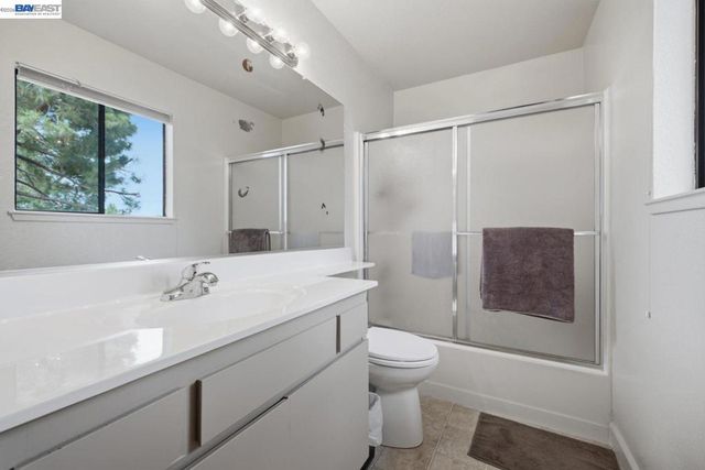 1701 Calais Ct, Hayward, CA 94541