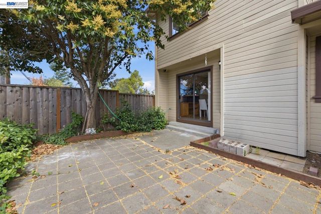 1701 Calais Ct, Hayward, CA 94541